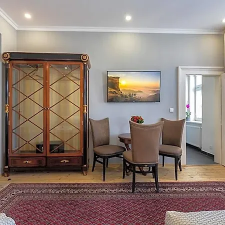 Slabur Aparthotel 4*
