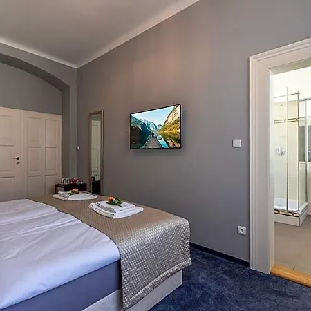 Slabur Aparthotel 4*